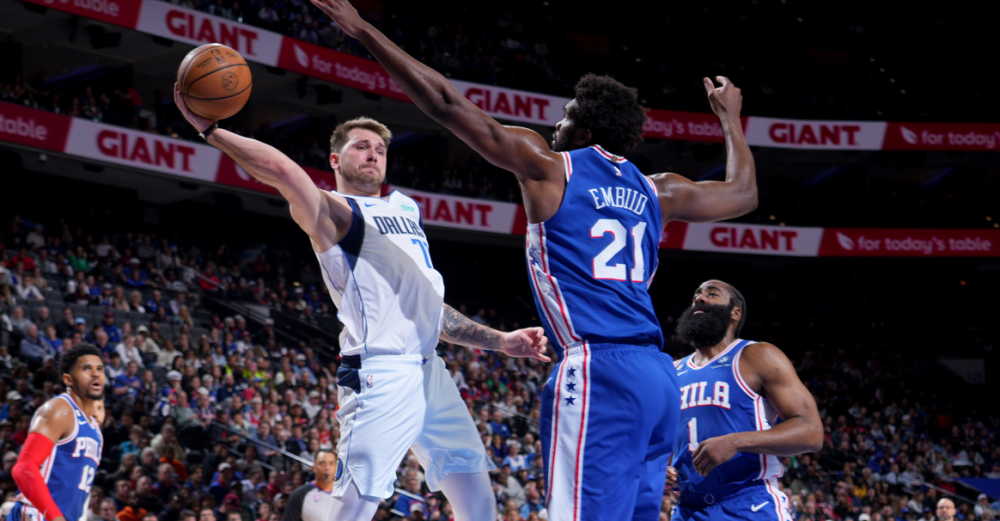  恩比德复出76人终结连败  