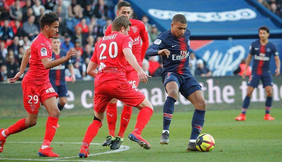  马赛德比战爆冷，布雷斯特客场逆袭取胜  